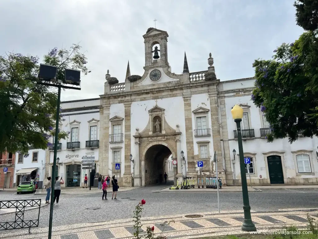 Arco da Vila en el centro histórico de Faro