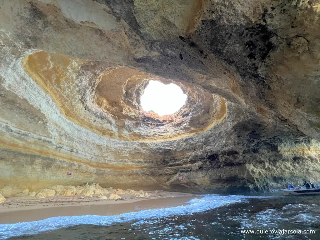 Interior de la cueva de Benagil