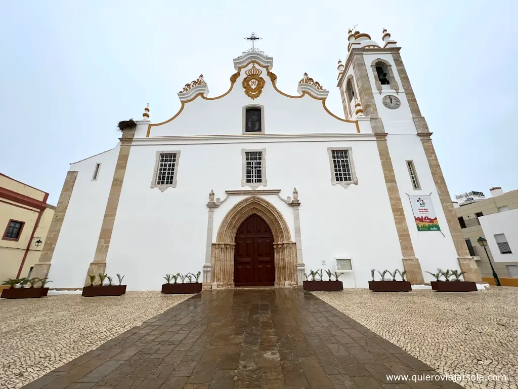 Fachada encalada de la Iglesia de Portimao