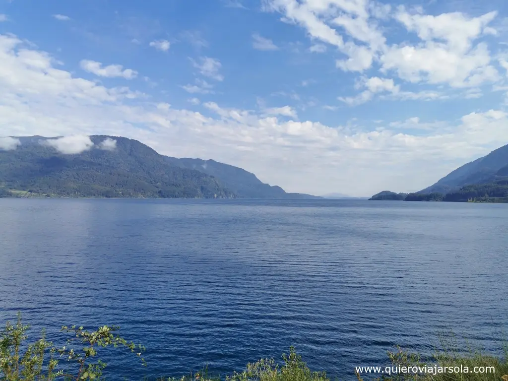 Mirador al Lago Panguipulli desde la carretera que lo bordea