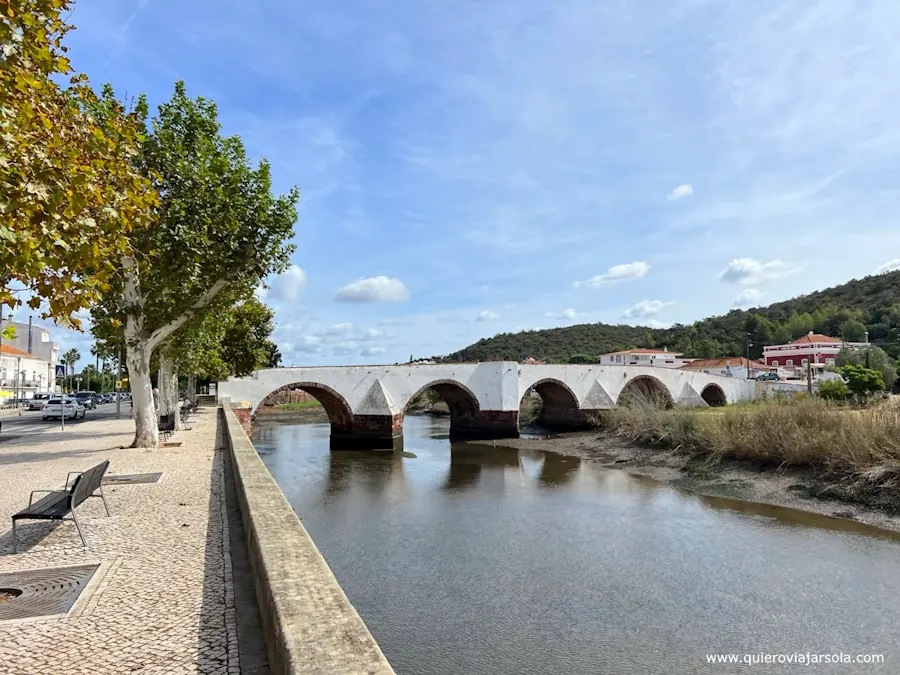 Puente romano de Silves sobre el río