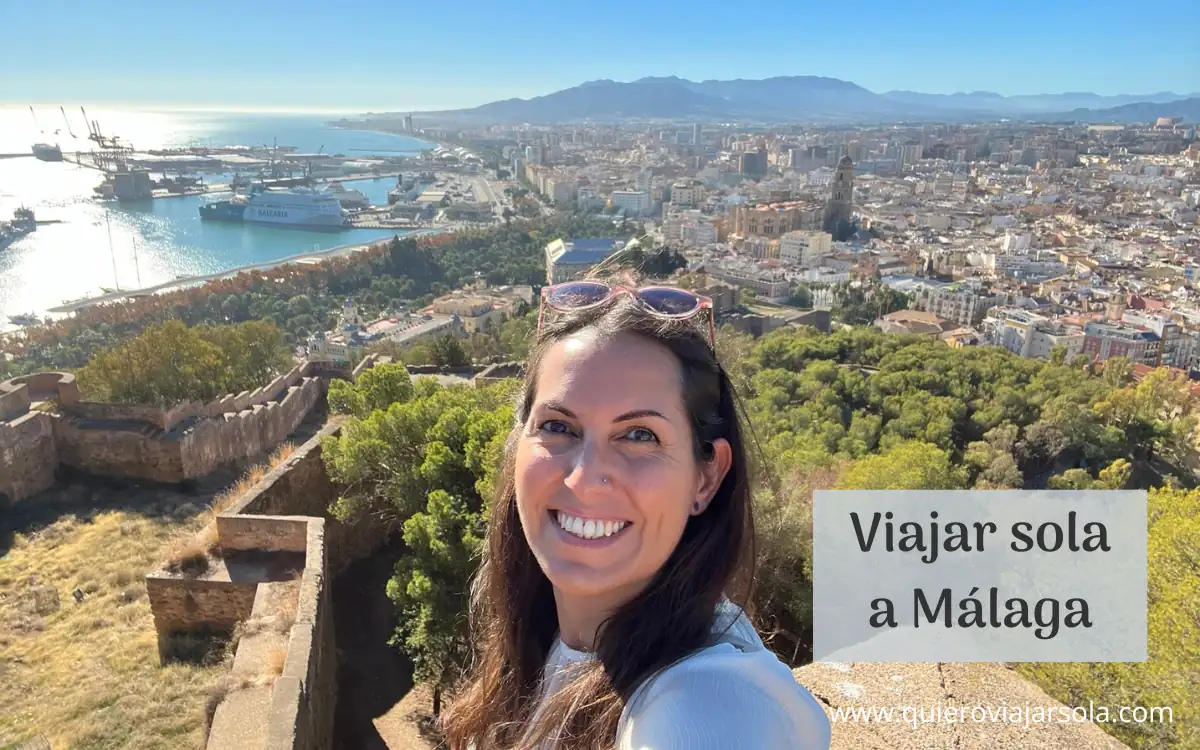 Yo disfrutando de las vistas sobre Málaga desde el castillo de Gibralfaro