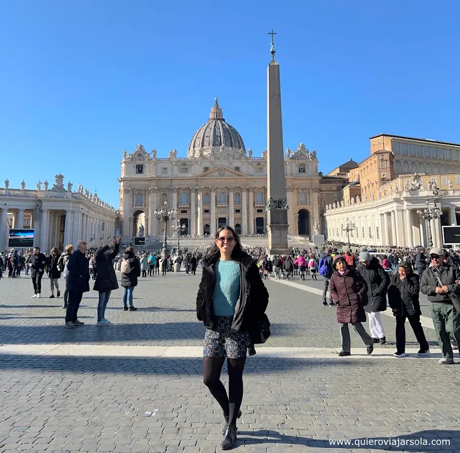 Yo en la Plaza de San Pedro del Vaticano