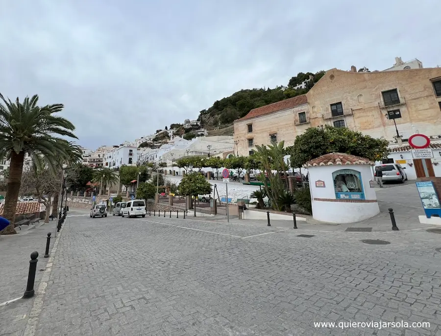 Vista de la casita de la Fantasía y el ingenio en Frigiliana