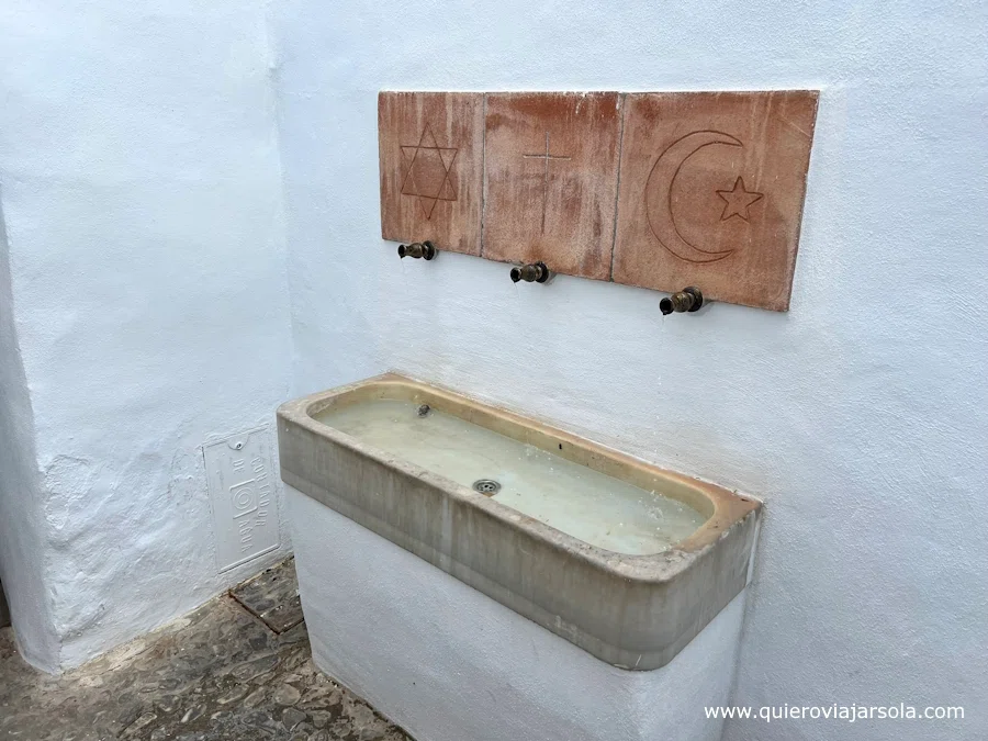 Fuente de las Tres Culturas en Frigiliana