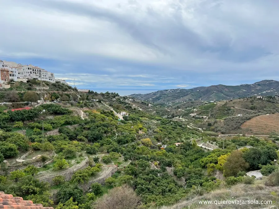 Mirador de las 3 Culturas en Frigiliana y sus vistas a la montaña