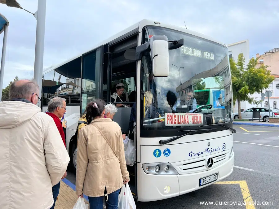 Autobús entre Nerja y Frigiliana