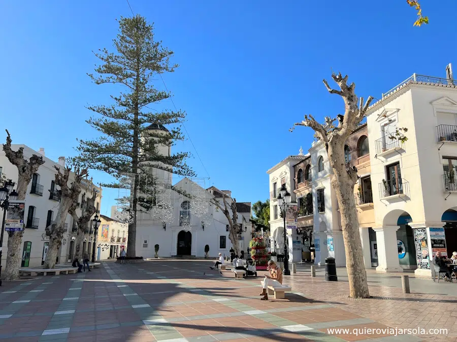 Plaza principal del centro histórico de Nerja