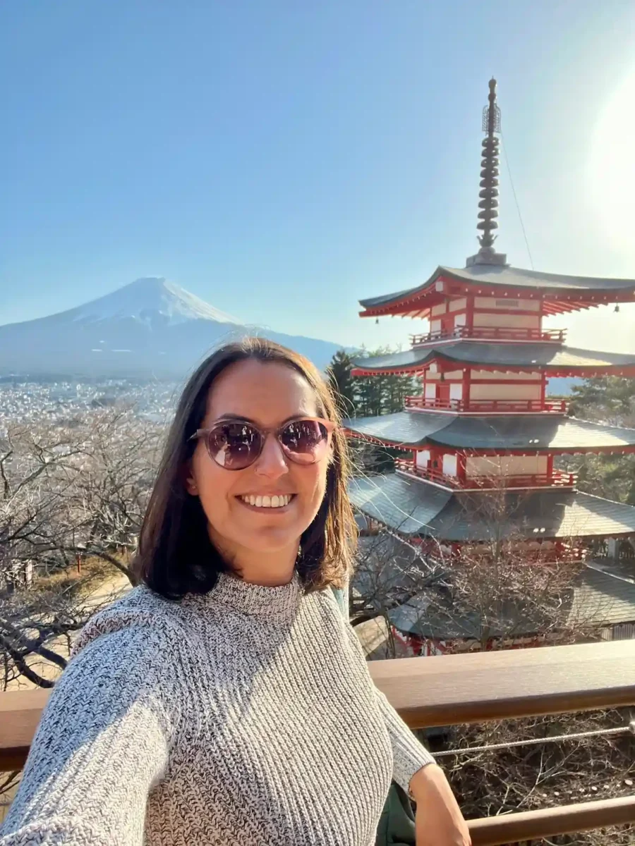 Yo en la Pagoda Chureito con el Monte Fuji al fondo