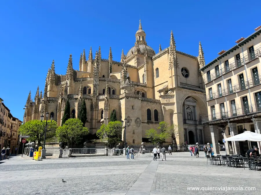 Catedral de Segovia vista desde la Plaza Mayor