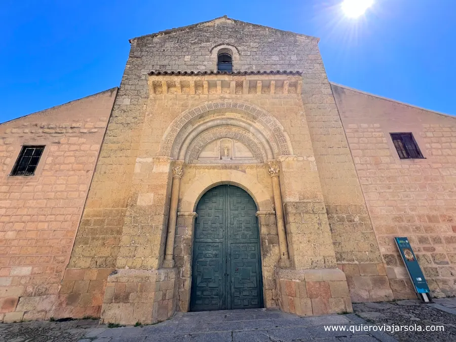 Fachada románica de la iglesia de San Sebastián en Segovia