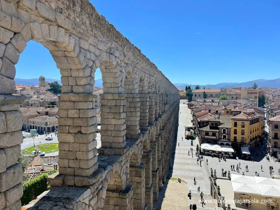 Vista del Acueducto desde el mirador del Postigo en Segovia