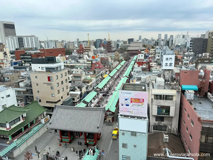 Barrio de Asakusa visto desde la Oficina de Turismo