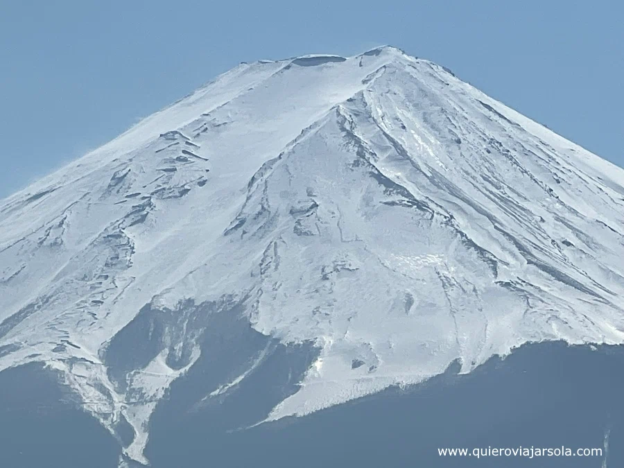 Detalle de la cima nevada del Monte Fuji (zoom)