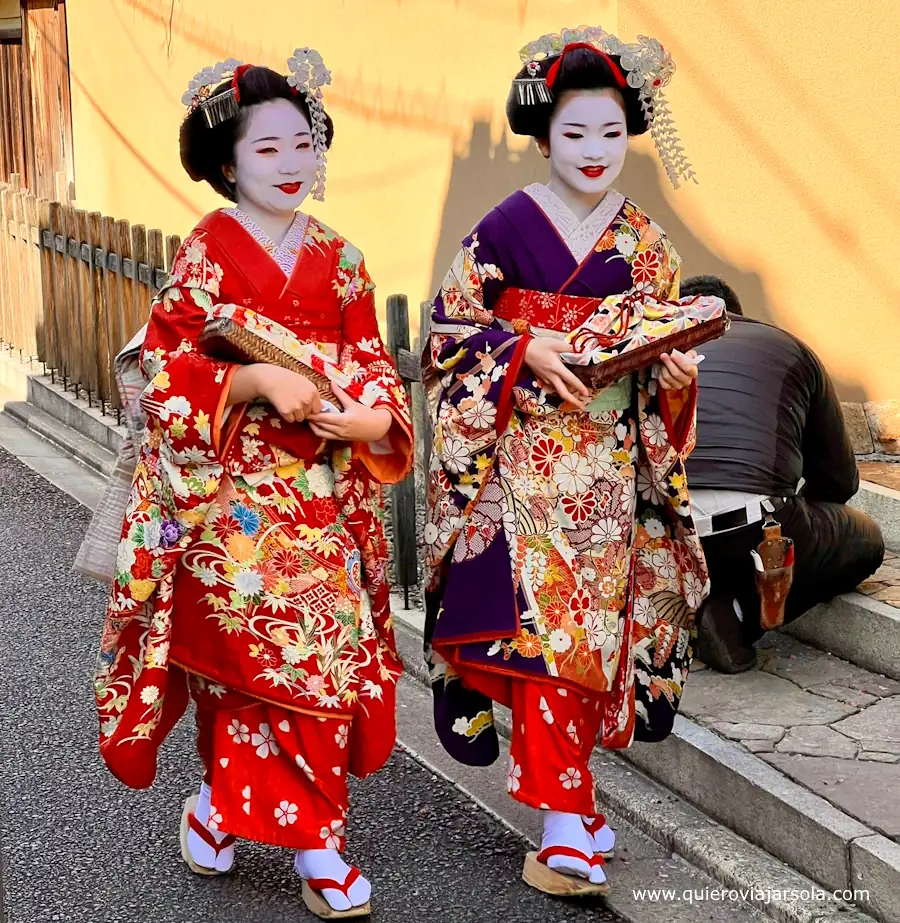 Maikos en el barrio de Gion