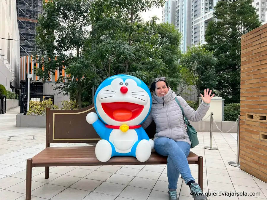 Yo con Doraemon en Odaiba