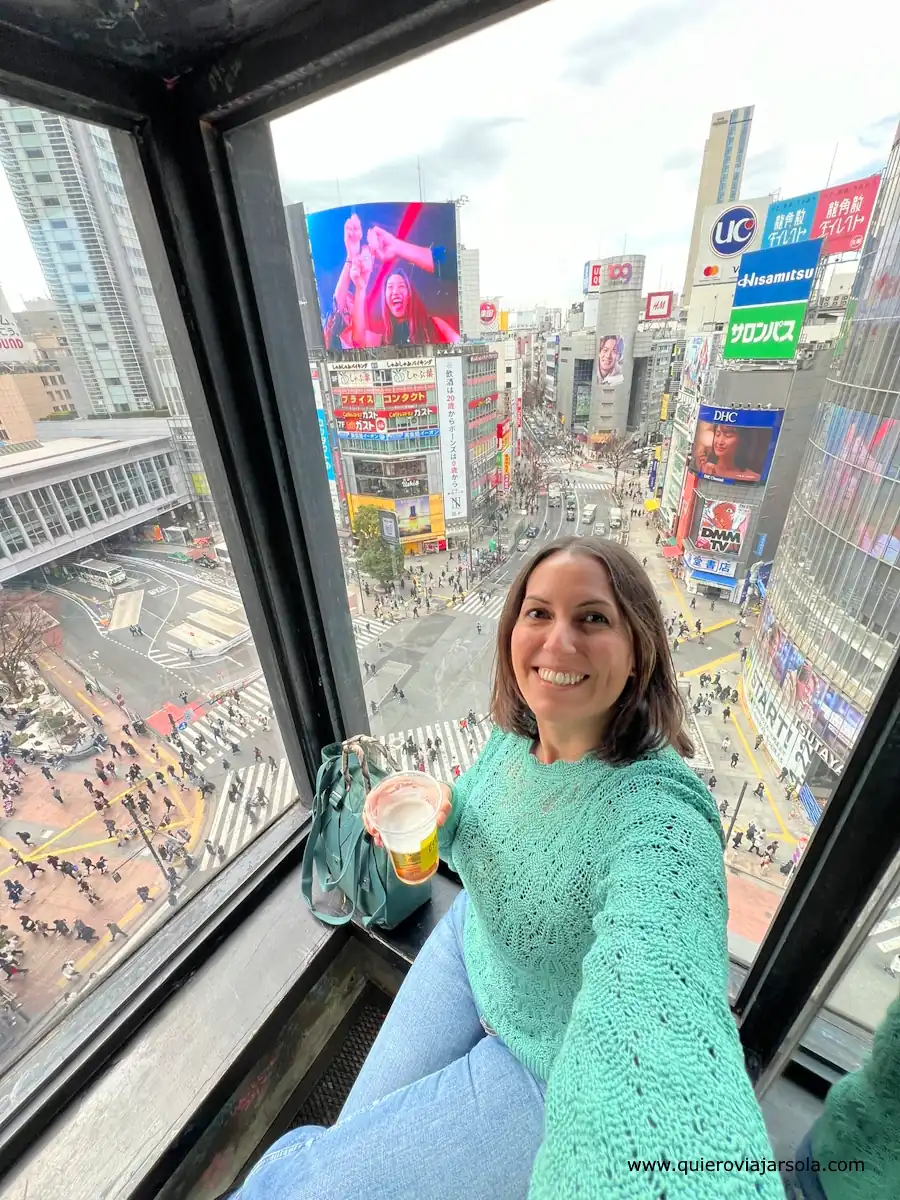 Yo en un mirador de Shibuya