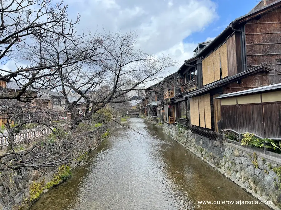 El río en Shirakawa Lane