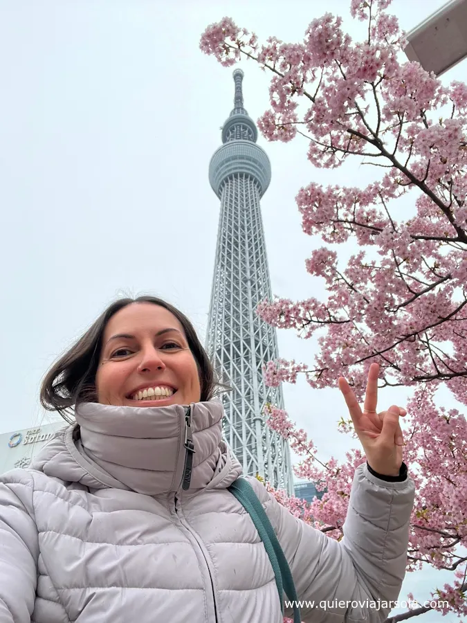 Yo junto al Tokyo Skytree