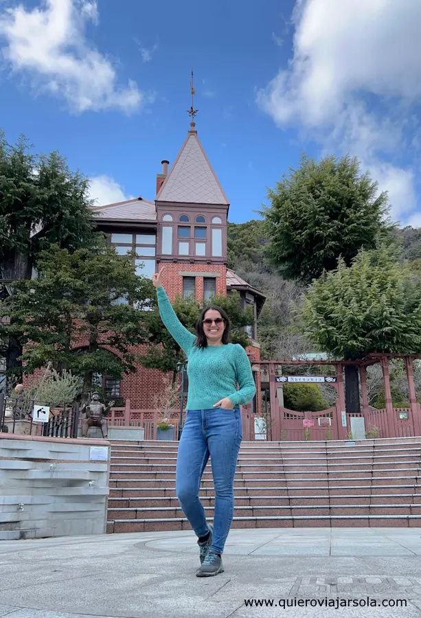 Yo en la plaza principal de Kitano