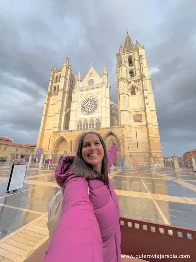 Yo frente a la Catedral de León