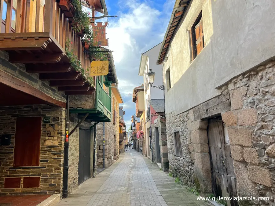 Calle principal de Molinaseca