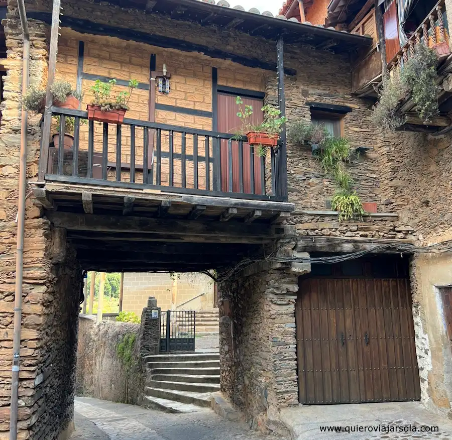 Casa de arquitectura típica en Robledillo de Gata