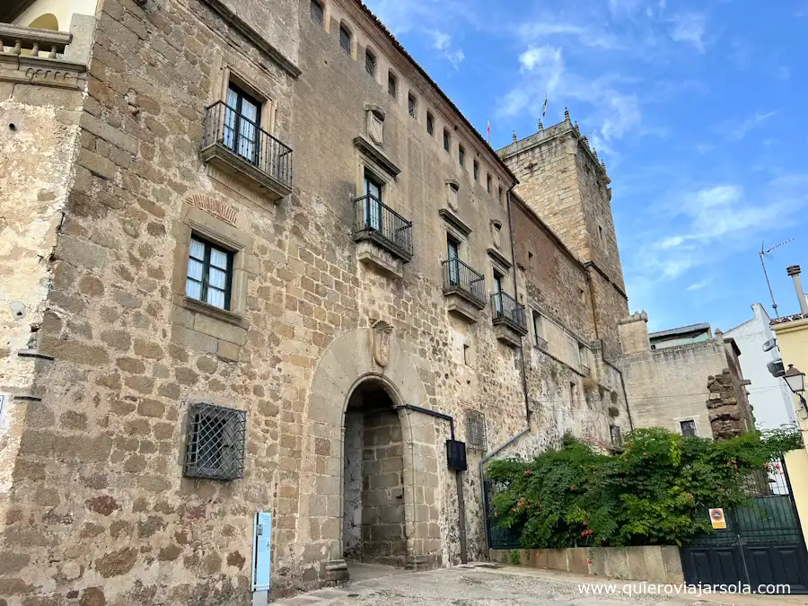 Fachada del palacio de los Marqueses de Mirabel