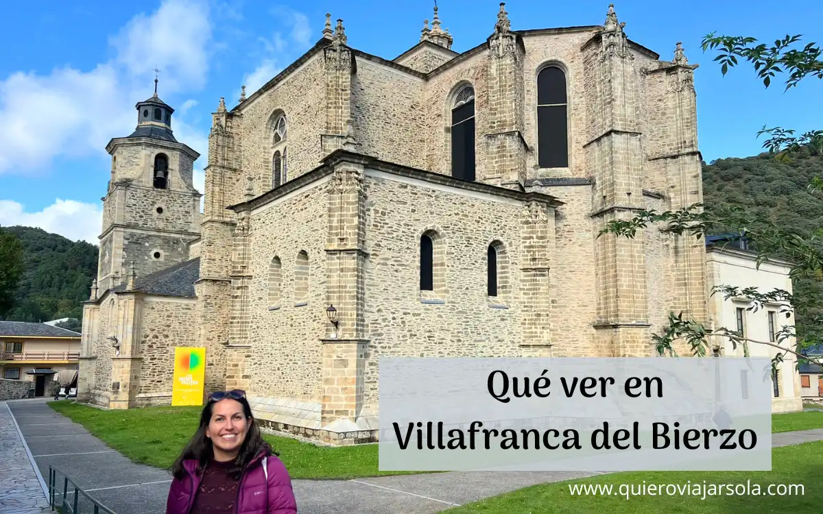 Yo junto a la Colegiata de Santa María de Cluni en Villafranca del Bierzo