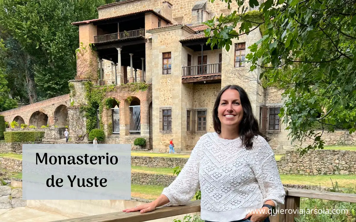 Yo en el jardín del Monasterio de Yuste