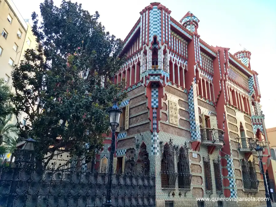 Fachada de la Casa Vicens en Gracia, Barcelona