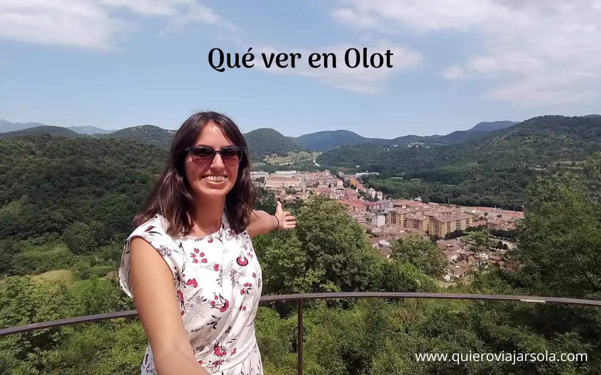 Yo en el volcán Montsacopa disfrutando de las vistas de Olot